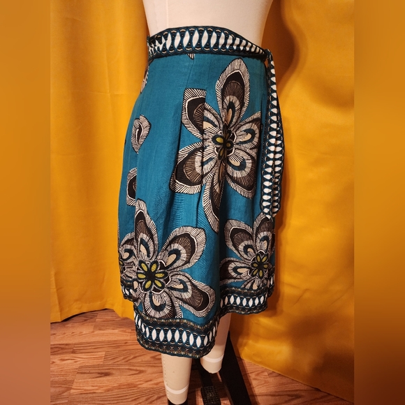 East 5TH  Skirt - Picture 3 of 4